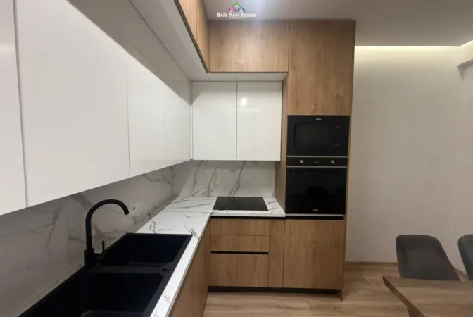Tirane, jepet me qera apartament 2+1 Kati 7, 100 m² 1.200 € (anton lufi)