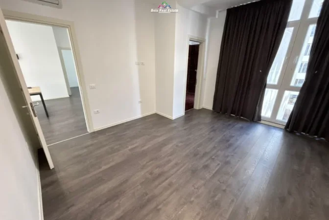Tirane, jepet me qera zyre Kati 3, 130 m² 1.560 € (Rruga Anton Lufi)