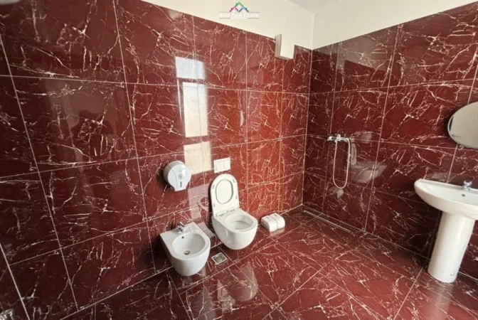 Tirane, jepet me qera zyre Kati 3, 130 m² 1.560 € (Rruga Anton Lufi)