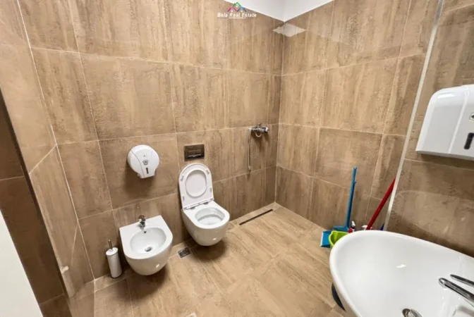 Tirane, jepet me qera zyre Kati 3, 130 m² 1.560 € (Rruga Anton Lufi)