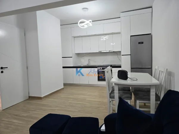 Tirane, jap me qera apartament 1+1+Ballkon Kati 2, 75 m² 500 € (Don Bosko, pranë shkolles Qazim Turdiu)