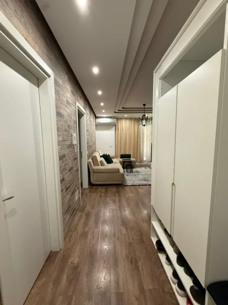 Tirane, jepet me qera apartament 2+1 Kati 2, 110 m² 800 € (fusha e aviacionit)