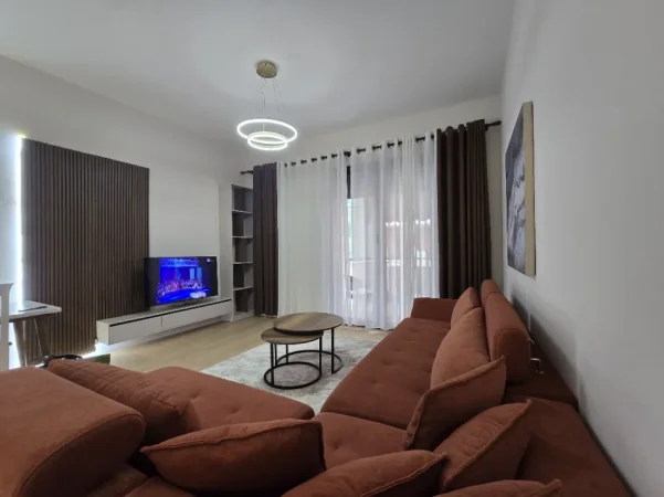Tirane, jepet me qera apartament 1+1+Ballkon Kati 5, 70 m² 800 €