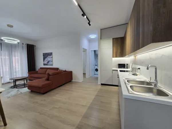 Tirane, jepet me qera apartament 1+1+Ballkon Kati 5, 70 m² 800 €