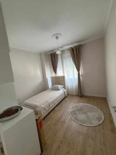 Tirane, jepet me qera apartament 2+1 Kati 7, 108 m² 600 € (Rruga Shefqet Kuka)
