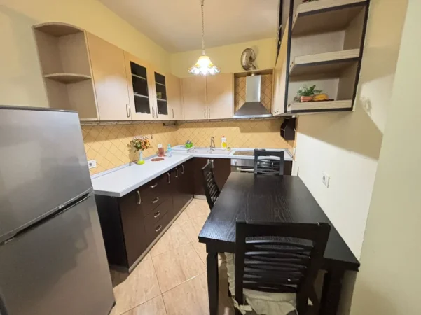 Tirane, jepet me qera apartament 2+1 Kati 2, 72 m² 520 € (Rruga Pandi Dardha)