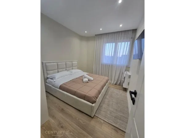 Tirane, jepet me qera apartament 1+1 Kati 8, 42 m² 590 € (Bulevardi Zogu 1)