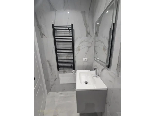 Tirane, jepet me qera apartament 1+1 Kati 8, 42 m² 590 € (Bulevardi Zogu 1)