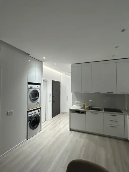 Tirane, jepet me qera apartament 1+1+Ballkon Kati 6, 70 m² 600 € (Rruga 5maji)