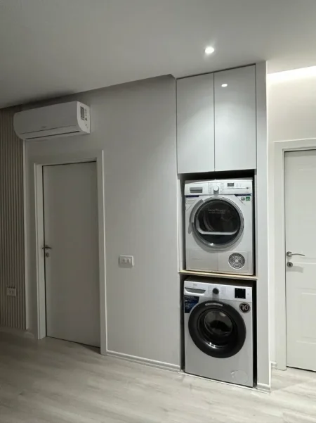 Tirane, jepet me qera apartament 1+1+Ballkon Kati 6, 70 m² 600 € (Rruga 5maji)