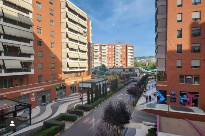 Tirane, shitet ambjent biznesi Kati 0, 18 m² 75.000 € (Kompleksi Delijorgji)