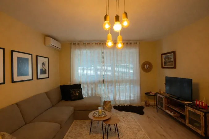 Tirane, jepet me qera apartament 1+1+Ballkon , (Kodra e Diellit)