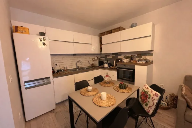Tirane, jepet me qera apartament 1+1+Ballkon , (Kodra e Diellit)