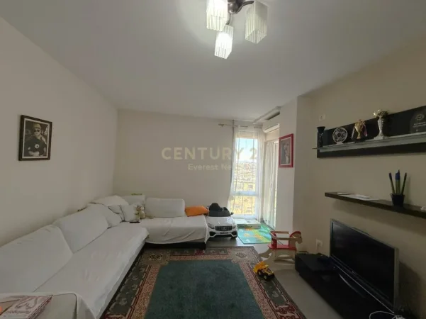 Tirane, jepet me qera apartament 1+1 Kati 5, 70 m² 450 € (Oxhaku)