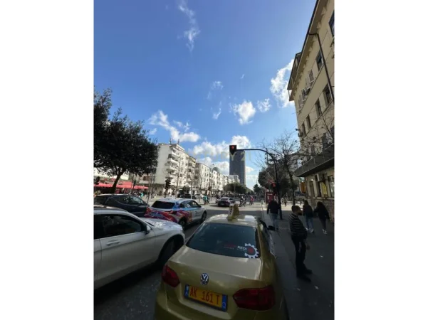 Tirane, shes apartament 2+1 Kati 5, 167 m² 300.000 € (Bulevardi Zogu 1)