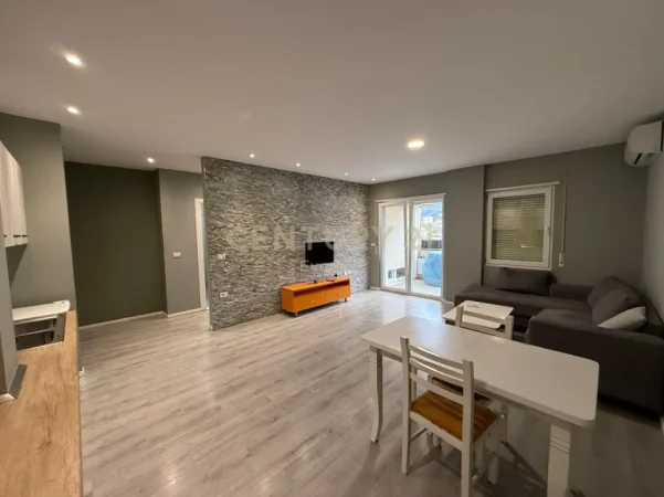 Tirane, jepet me qera apartament 1+1 Kati 2, 70 m² 400 € (Shkoze)