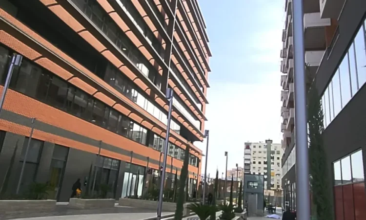 Tirane, shitet dyqan Kati 0, 12 m² 75.000 € (Delijorgji)