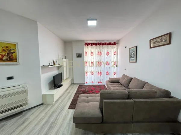 Tirane, jepet me qera apartament 2+1 Kati 6, 106 m² 580 € (Grand Gallery)