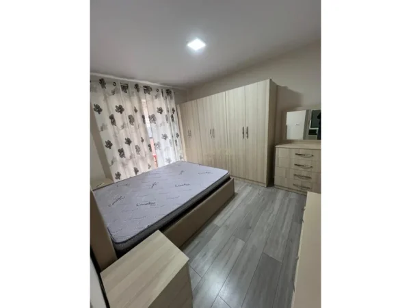 Tirane, jepet me qera apartament 1+1 Kati 1, 60 m² 600 € (Myslym Shyri)