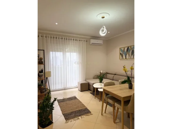 Tirane, jepet me qera apartament 1+1 Kati 4, 68 m² 650 € (Kompleksi Delijorgji)