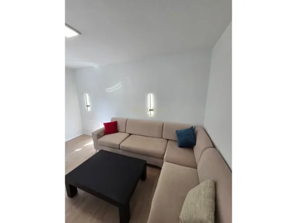 Tirane, jepet me qera apartament 1+1 Kati 6, 61 m² 750 € (Rruga Faik Konica)