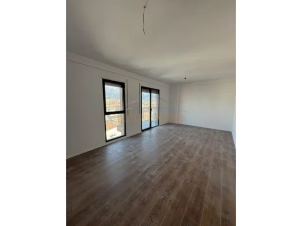 Tirane, shitet apartament 2+1+Ballkon Kati 8, 101 m² 246.000 € (Porcelan)