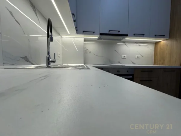 Tirane, jepet me qera apartament 1+1 Kati 7, 55 m² 500 € (5 Maji)