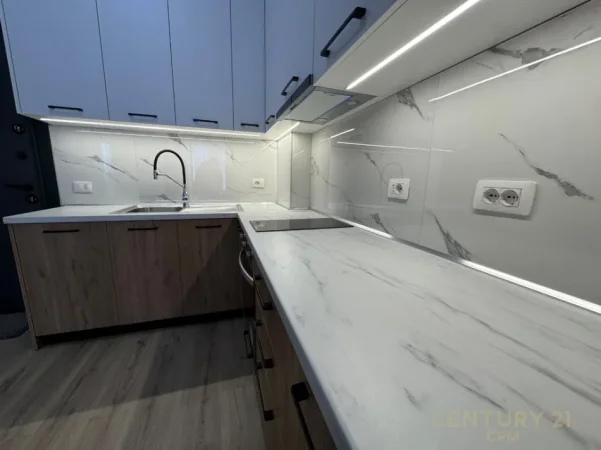 Tirane, jepet me qera apartament 1+1 Kati 7, 55 m² 500 € (5 Maji)