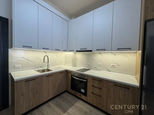 Tirane, jepet me qera apartament 1+1 Kati 7, 55 m² 500 € (5 Maji)