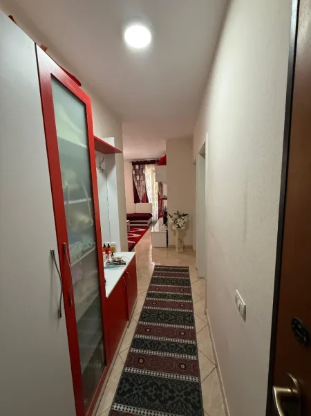 Tirane, jepet me qera Apartament 1+1 Kati 6, Mobiluar, Çmimi 500 Euro, Rruga Dritan Hoxha, LAPRAKË-Tiranë