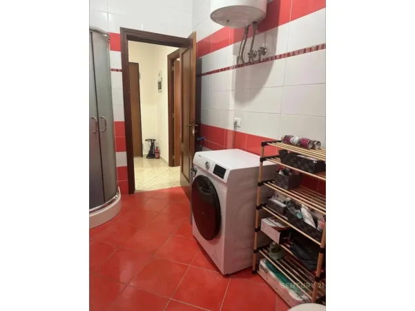 Tirane, jepet me qera apartament 1+1 Kati 6, 70 m² (Barrikada)