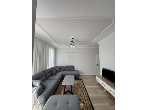 Tirane, jepet me qera apartament 2+1+Ballkon Kati 4, 109 m² 500 € (QTU)