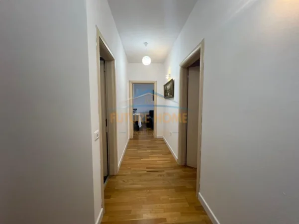 Tirane, jepet me qera apartament 2+1+Ballkon Kati 4, 100 m² 600 € (Unaza e Re)