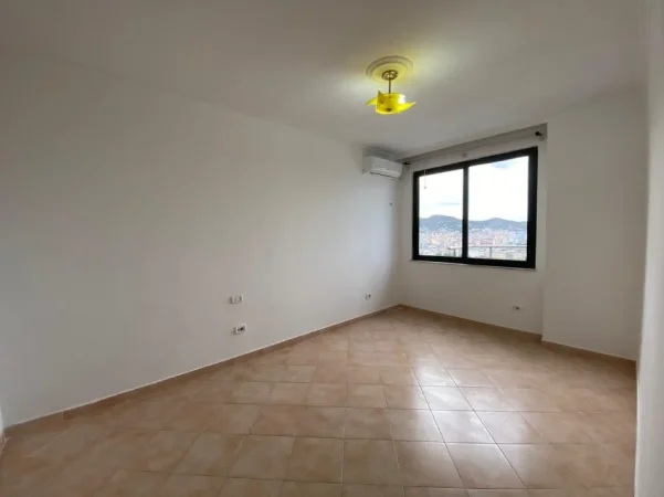 Tirane, jepet me qera apartament 3+1+Ballkon Kati 3, 143 m² 1.100 € (Ekspozita)