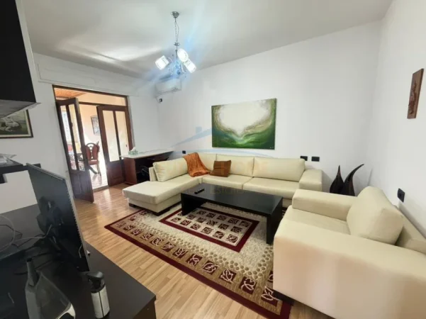 Tirane, jepet me qera apartament 2+1+Ballkon Kati 2, 90 m² 500 € (Rruga e Dibres)