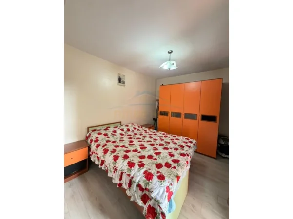 Tirane, jepet me qera apartament 2+1+Ballkon Kati 1, 95 m² 450 € (Kthesa e Kamzes)