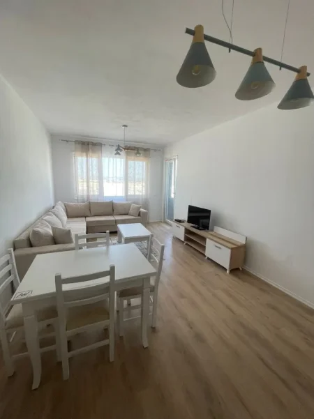Tirane, jepet me qera apartament 2+1+Ballkon Kati 4, 95 m² 500 € (Univers City Apartament 2+1+Parking Per Qera Plotesisht I Mobiluar)