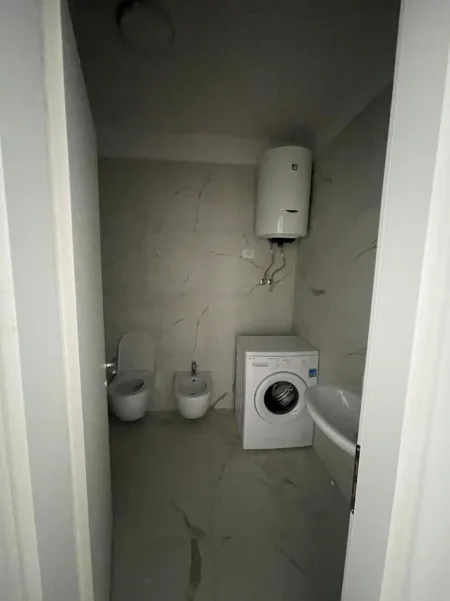 Tirane, jepet me qera apartament 2+1+Ballkon Kati 4, 95 m² 500 € (Univers City Apartament 2+1+Parking Per Qera Plotesisht I Mobiluar)