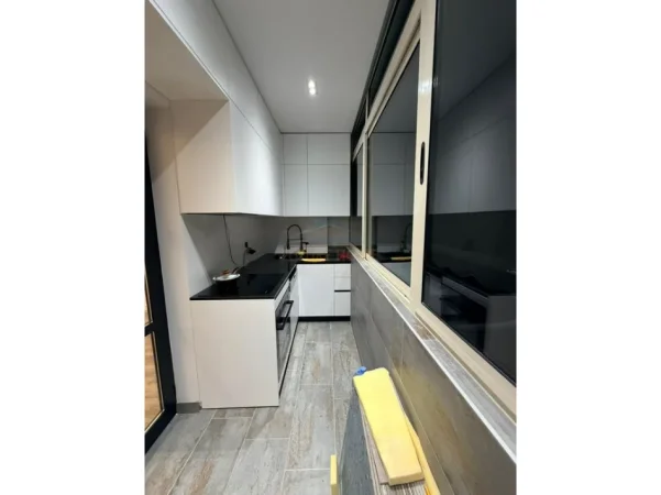 Tirane, shitet apartament 2+1+Ballkon Kati 6, 112 m² 210.000 € (Laprake)