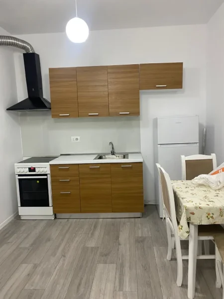 Tirane, jepet me qera apartament 1+1 Kati 5, 60 m² 400 € (Univers City prane Qtu)