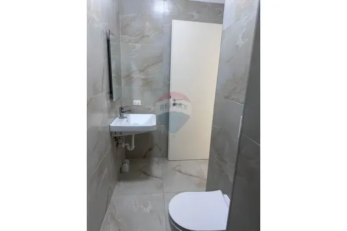 Tirane, jepet me qera apartament , 96 m² 650 € 