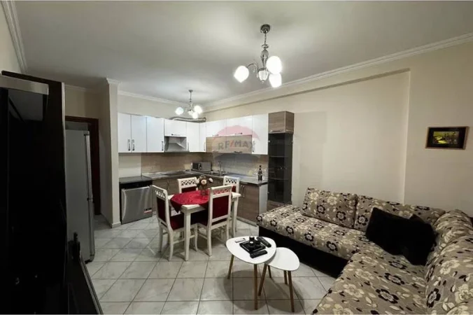 Tirane, jepet me qera apartament , 58 m² 480 € (Pallatet Çabej)