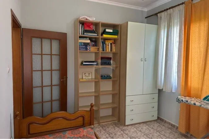 Tirane, jepet me qera Vile , 800 m² 120 € 