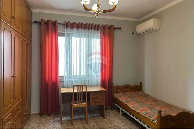 Tirane, jepet me qera Vile , 800 m² 120 € 