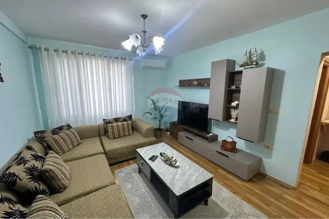 Tirane, jepet me qera apartament , 64 m² 730 € 