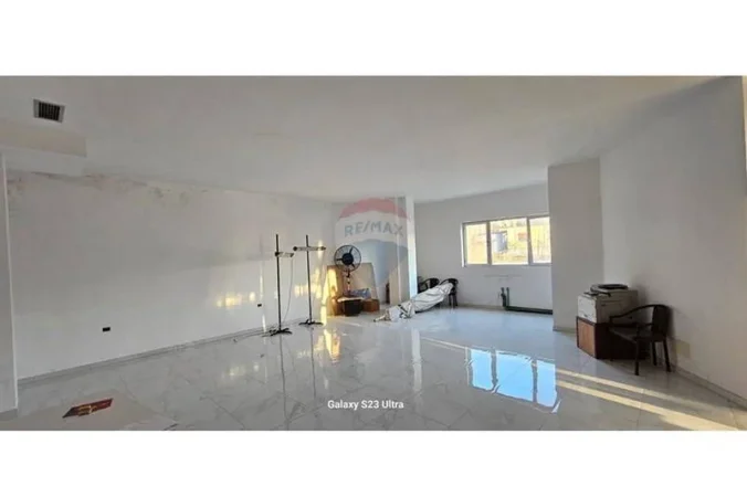 Tirane, jepet me qera zyre , 700 € 