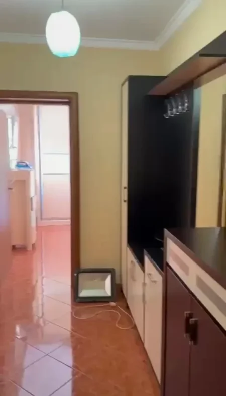 Tirane, jepet me qera apartament 2+1 Kati 4, 98 m² 500 € (Kompleksi Malajzian ,Ktheza e Kamzes)