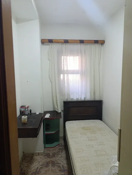 Tirane, jepet me qera apartament 2+1 Kati 1, 65 m² 350 € (BUZE RRUGES ALI DEMI)