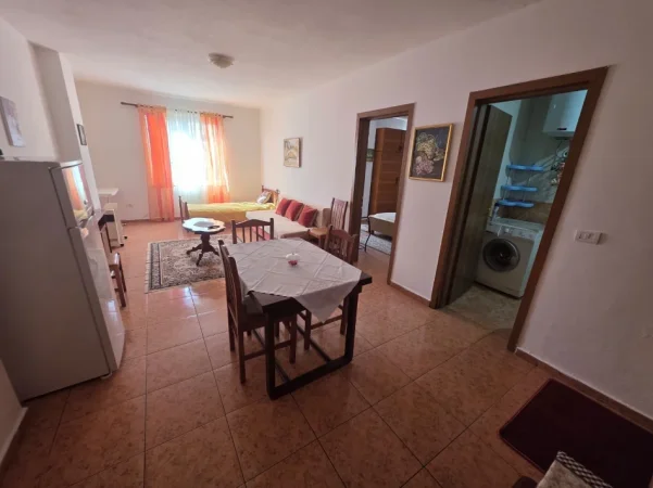 Tirane, jepet me qera apartament 1+1 Kati 11, 70 m² 500 € (Komuna e Parisit prane rrethit)