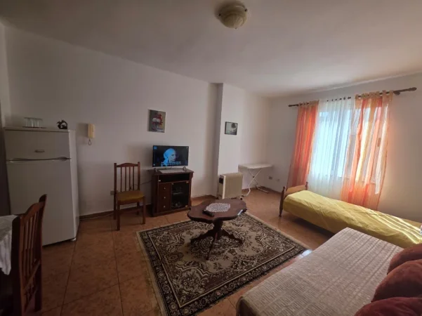 Tirane, jepet me qera apartament 1+1 Kati 11, 70 m² 500 € (Komuna e Parisit prane rrethit)
